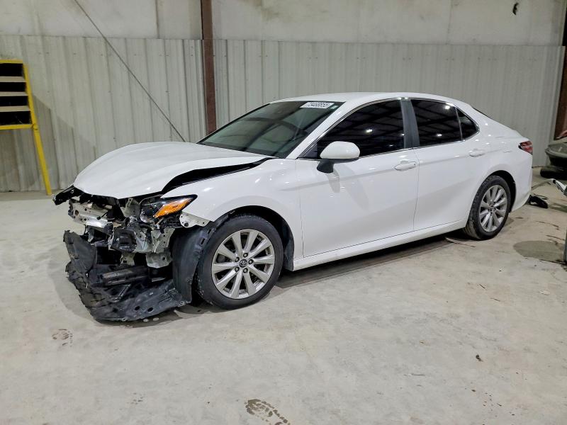 TOYOTA CAMRY LE 2020 with VIN 4T1C11AK2LU886928 - Photo from auction