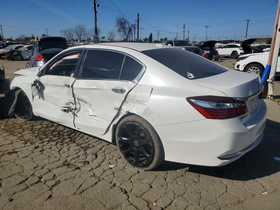 Photo 2 from auction – 2017 HONDA ACCORD with VIN 1HGCR2F85HA015855