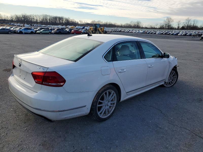 Photo 3 from auction – 2013 VOLKSWAGEN PASSAT SEL with VIN 1VWCN7A31DC131231