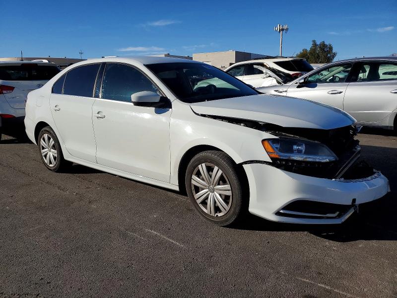 Photo 4 from auction – 2017 VOLKSWAGEN JETTA S with VIN 3VW2B7AJ1HM277913
