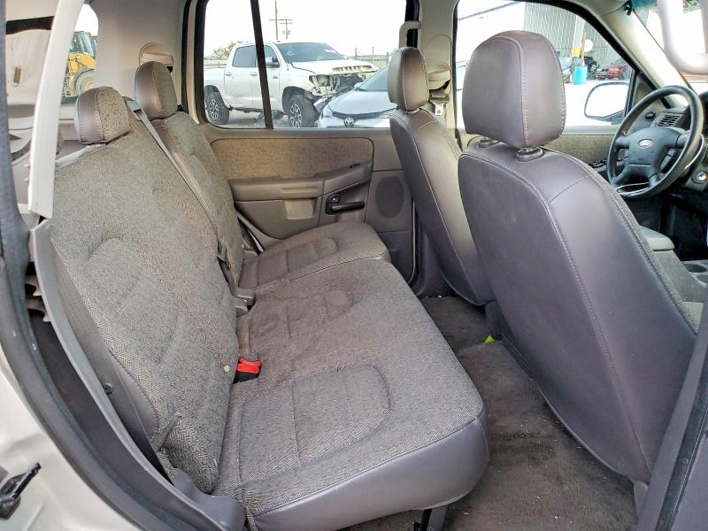 Photo 11 from auction – 2004 FORD EXPLORER with VIN 1FMZU72KX4ZA76244