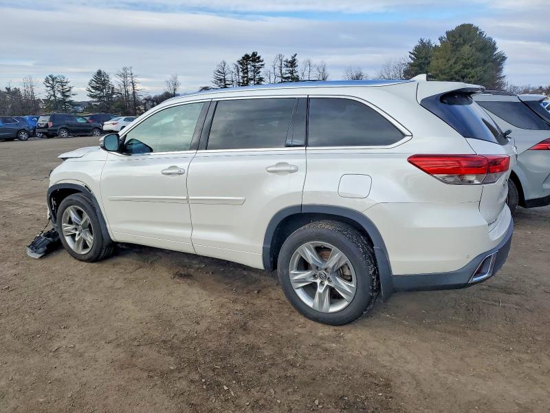 Photo 2 from auction – 2017 TOYOTA HIGHLANDER with VIN 5TDDZRFH7HS474917