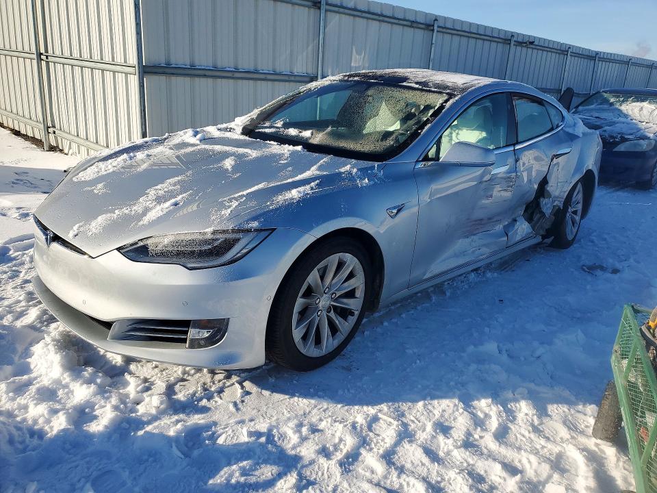 TESLA MODEL S 2017 with VIN 5YJSA1E2XHF199772 - Photo from auction