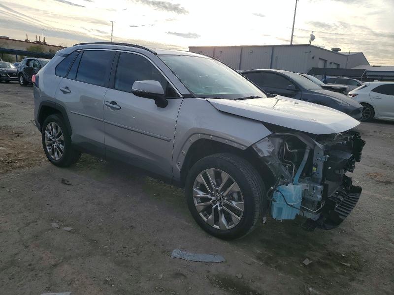 Photo 4 from auction – 2021 TOYOTA RAV4 XLE P with VIN 2T3C1RFV5MC147239