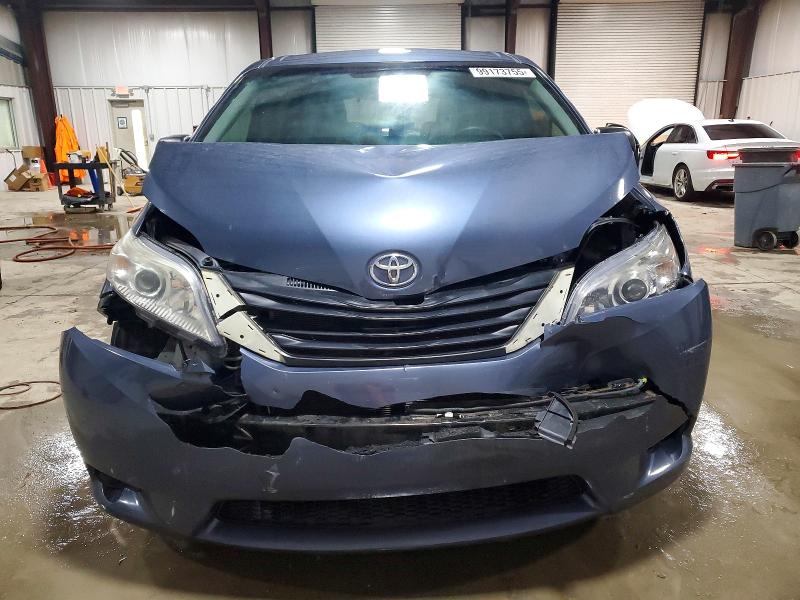 Photo 5 from auction – 2017 TOYOTA SIENNA with VIN 5TDZZ3DC1HS855382