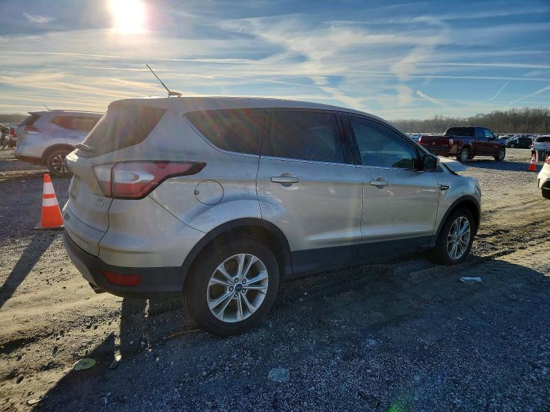 Foto 3 de la subasta – 2017 FORD ESCAPE SE con VIN 1FMCU0GD5HUD92323