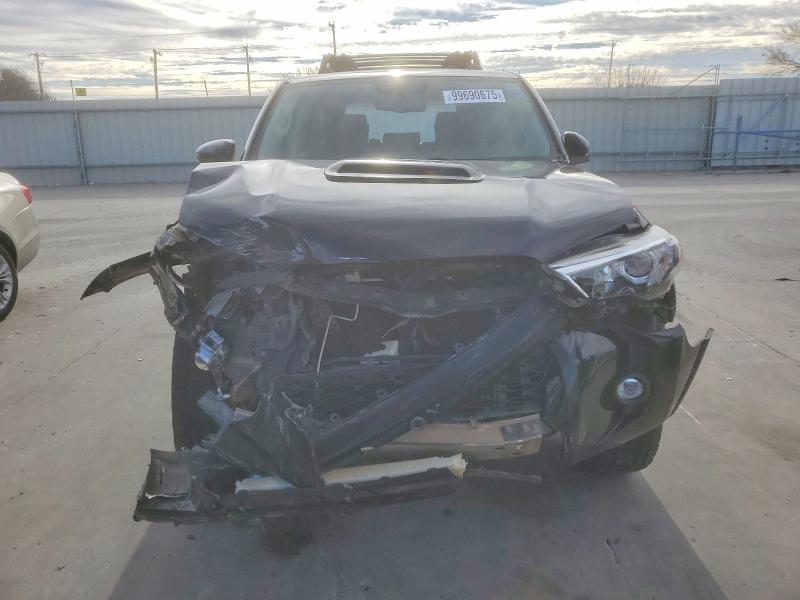 Photo 5 from auction – 2019 TOYOTA 4RUNNER SR with VIN JTEBU5JR1K5669242
