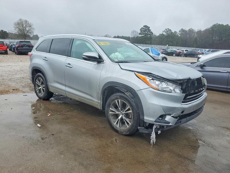 Photo 4 from auction – 2016 TOYOTA HIGHLANDER with VIN 5TDKKRFH1GS147407