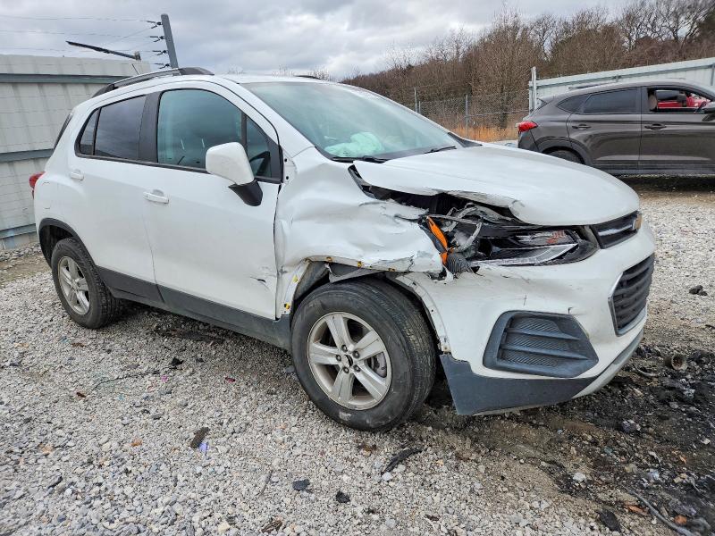 Photo 4 from auction – 2022 CHEVROLET TRAX 1LT with VIN KL7CJPSM2NB505355