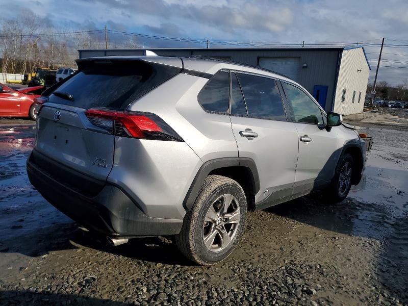 Photo 3 from auction – 2024 TOYOTA RAV4 XLE with VIN JTMRWRFV3RD274683