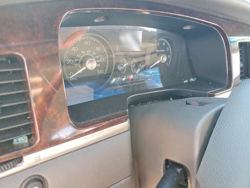 Photo 9 from auction – 2011 LINCOLN TOWN CAR with VIN 2LNBL8CV9BX750891