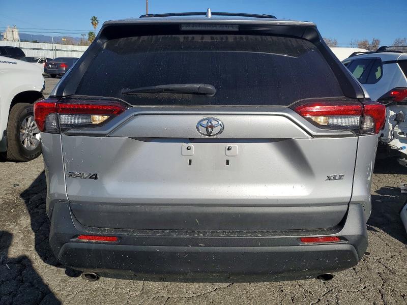 Photo 6 from auction – 2021 TOYOTA RAV4 with VIN 2T3W1RFV0MW110773