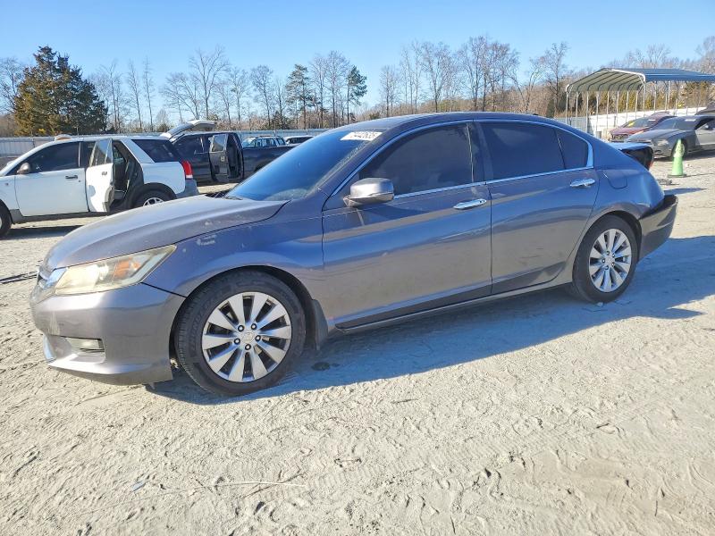 HONDA ACCORD 2014 z numerem VIN 1HGCR2F77EA201867 - Zdjęcie z aukcji