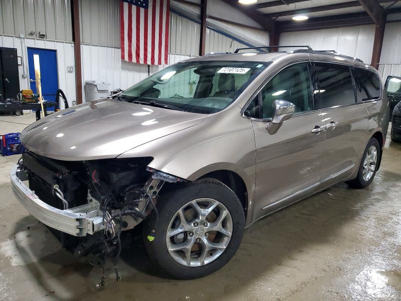 CHRYSLER PACIFICA 2017 with VIN 2C4RC1GG3HR565089 - Photo from auction