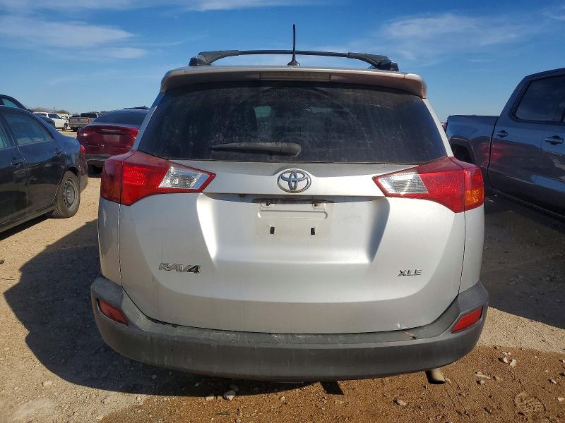Photo 6 from auction – 2015 TOYOTA RAV4 XLE with VIN JTMWFREV5FD069723