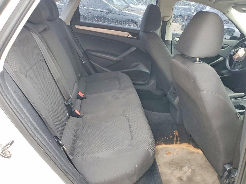 Photo 10 from auction – 2013 VOLKSWAGEN PASSAT S with VIN 1VWAP7A3XDC050830