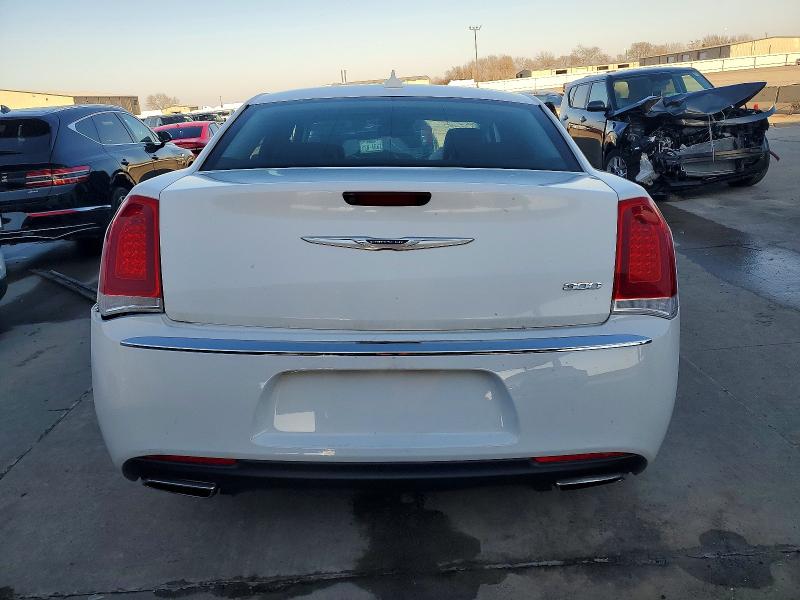 Photo 6 from auction – 2020 CHRYSLER 300 LIMITE with VIN 2C3CCAEG1LH115307