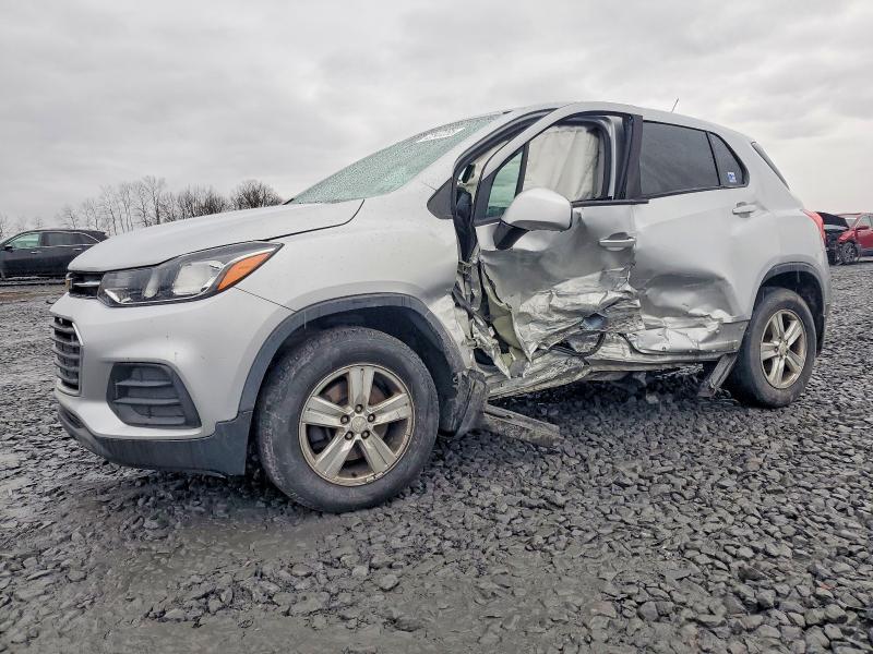 CHEVROLET TRAX LS 2019 with VIN 3GNCJNSB3KL285652 - Photo from auction