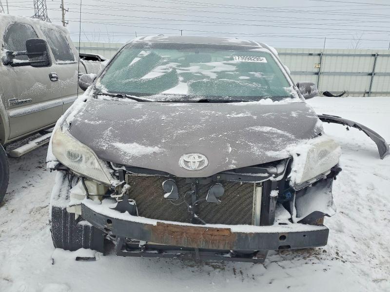 Photo 5 from auction – 2013 TOYOTA SIENNA LE with VIN 5TDKK3DC2DS297574