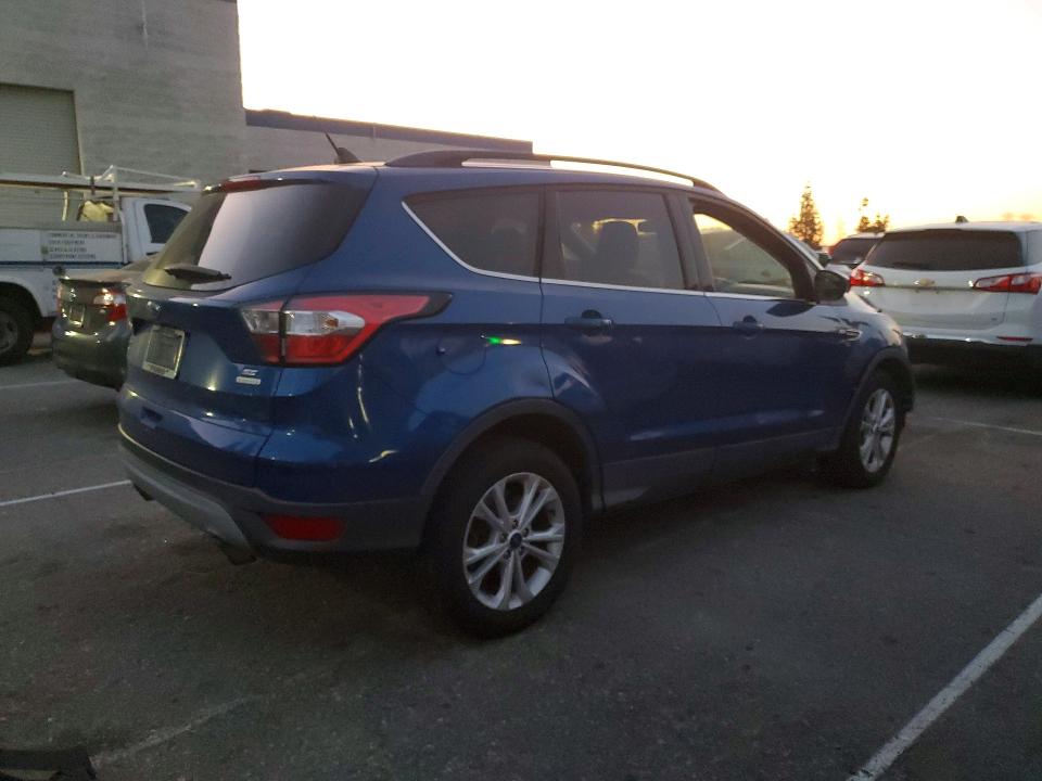 Photo 3 from auction – 2018 FORD ESCAPE SE with VIN 1FMCU0GD7JUC19375