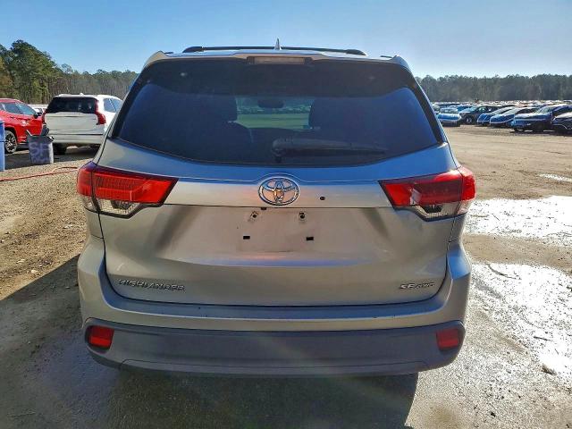 Photo 6 from auction – 2017 TOYOTA HIGHLANDER with VIN 5TDJZRFH1HS381443