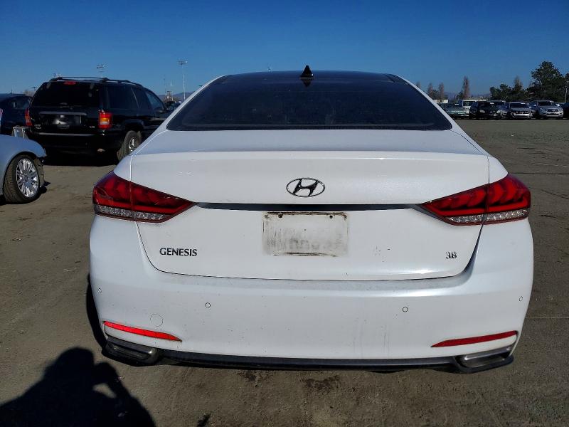 Photo 6 from auction – 2015 HYUNDAI GENESIS with VIN KMHGN4JE8FU067735