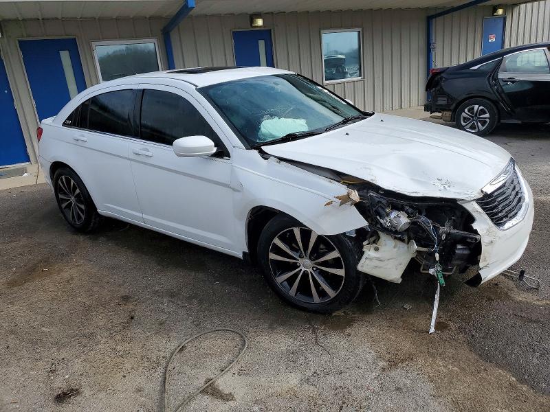 Photo 4 from auction – 2014 CHRYSLER 200 LIMITE with VIN 1C3CCBCG0EN197484