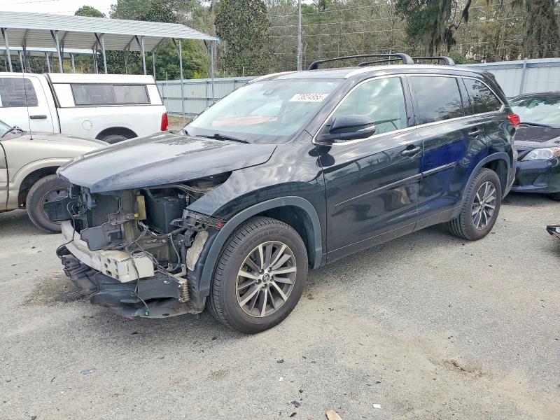 TOYOTA HIGHLANDER 2017 with VIN 5TDKZRFH9HS513417 - Photo from auction