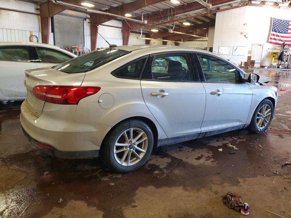 Photo 3 from auction – 2015 FORD FOCUS SE with VIN 1FADP3F23FL270571