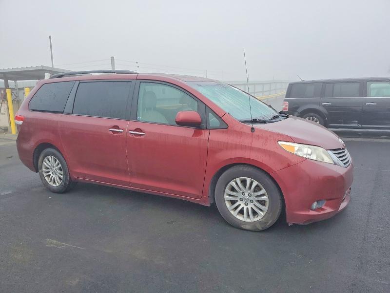Photo 4 from auction – 2012 TOYOTA SIENNA XLE with VIN 5TDYK3DC9CS274298