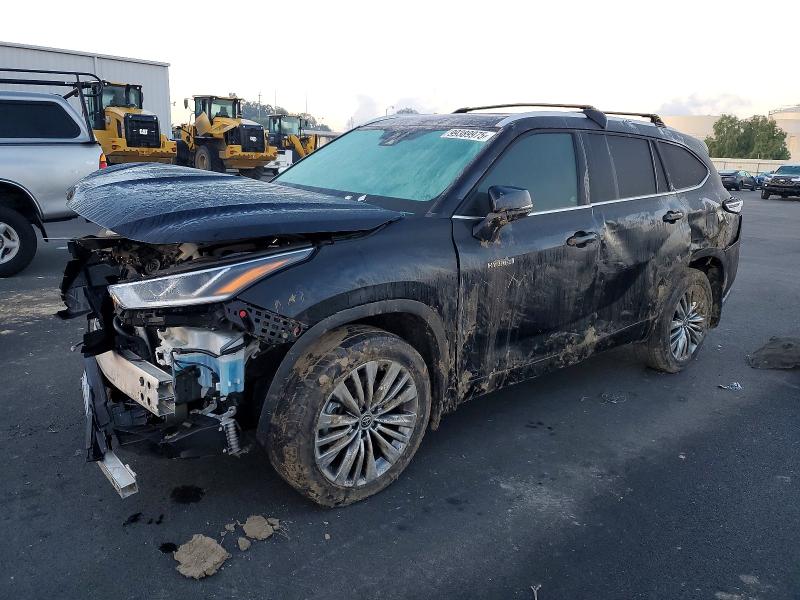 TOYOTA HIGHLANDER 2021 with VIN 5TDEBRCHXMS049117 - Photo from auction