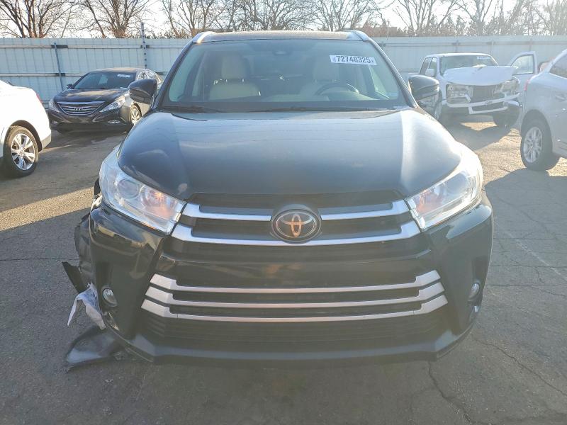 Photo 5 from auction – 2018 TOYOTA HIGHLANDER with VIN 5TDJZRFH9JS889925