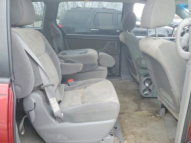 Photo 11 from auction – 2010 TOYOTA SIENNA with VIN 5TDKK4CC3AS339267