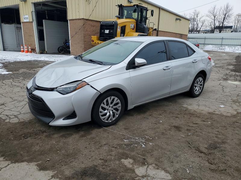 TOYOTA COROLLA 2018 con VIN 5YFBURHE3JP821067 - Foto de la subasta