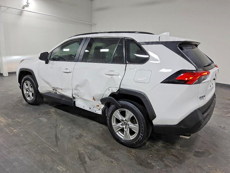Photo 2 from auction – 2021 TOYOTA RAV4 XLE with VIN 2T3P1RFV2MC240544