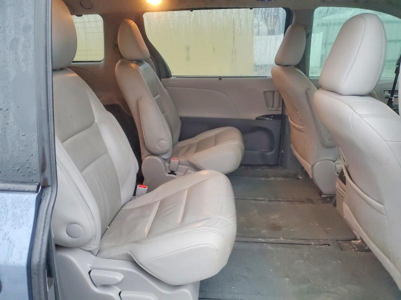 Photo 11 from auction – 2016 TOYOTA SIENNA XLE with VIN 5TDDK3DC4GS142599