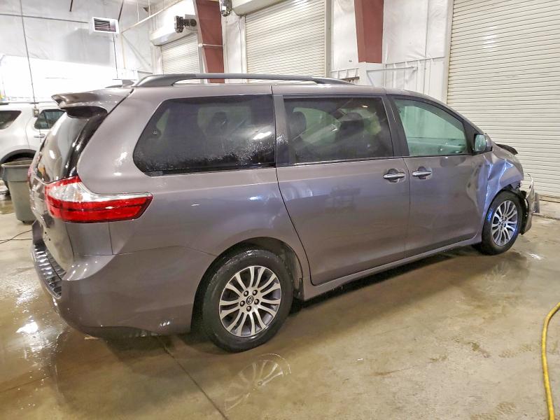 Photo 3 from auction – 2019 TOYOTA SIENNA XLE with VIN 5TDYZ3DC7KS983774