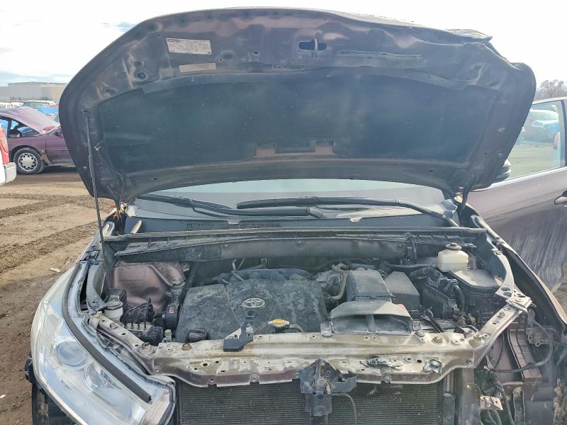 Photo 12 from auction – 2017 TOYOTA HIGHLANDER with VIN 5TDJZRFH9HS447527