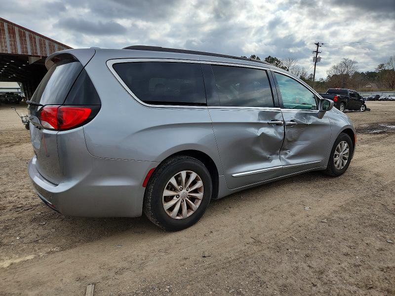 Photo 3 from auction – 2017 CHRYSLER PACIFICA with VIN 2C4RC1BG9HR517507