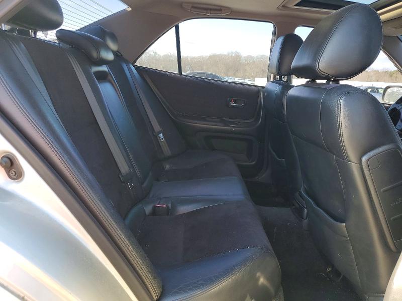 Photo 10 from auction – 2001 LEXUS IS 300 with VIN JTHBD182310015259