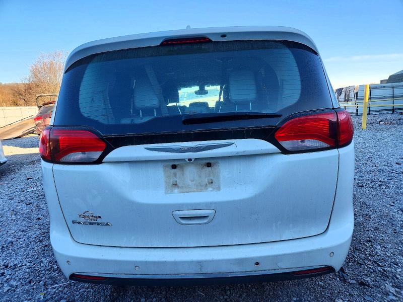Photo 6 from auction – 2017 CHRYSLER PACIFICA T with VIN 2C4RC1EG9HR560594
