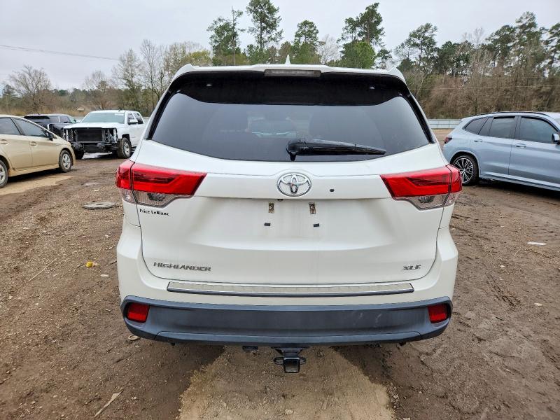 Photo 6 from auction – 2017 TOYOTA HIGHLANDER with VIN 5TDKZRFH8HS525624