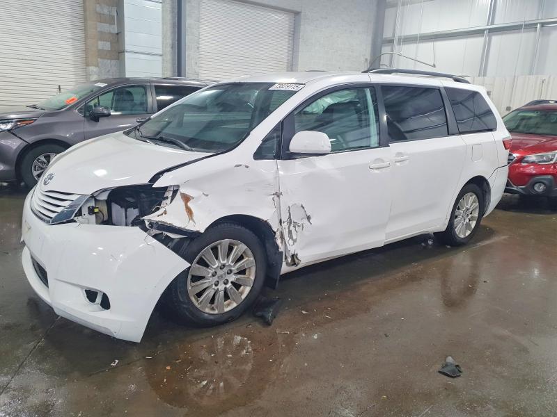 TOYOTA SIENNA LE 2015 with VIN 5TDJK3DC8FS110353 - Photo from auction