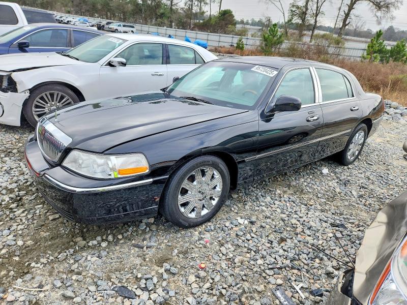 LINCOLN TOWN CAR U 2004 with VIN 1LNHM83W14Y661237 - Photo from auction