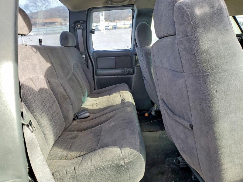 Photo 10 from auction – 2002 CHEVROLET SILVERADO with VIN 2GCEC19T221183621