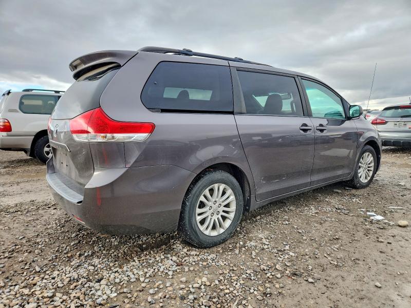 Photo 3 from auction – 2012 TOYOTA SIENNA XLE with VIN 5TDYK3DC2CS262784