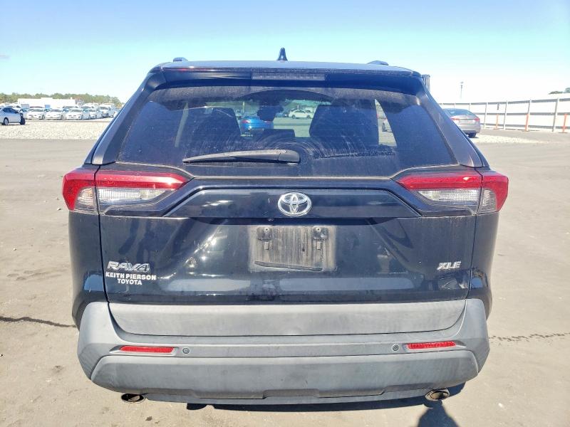 Photo 6 from auction – 2019 TOYOTA RAV4 XLE with VIN 2T3W1RFV8KC017580