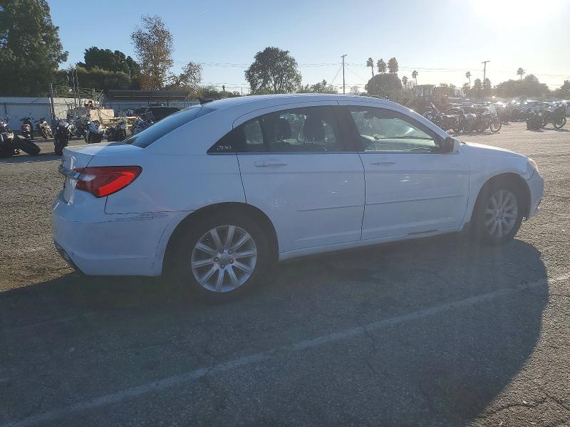 Photo 3 from auction – 2013 CHRYSLER 200 TOURIN with VIN 1C3CCBBG0DN678447