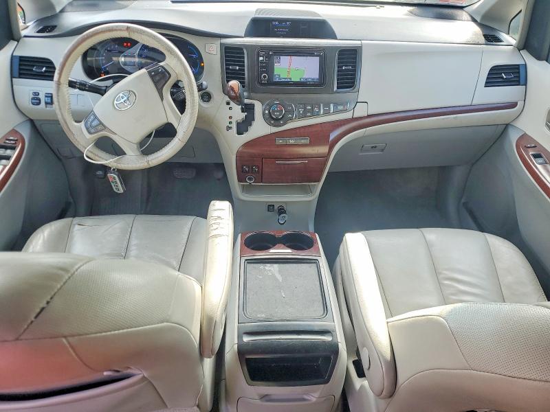 Photo 8 from auction – 2014 TOYOTA SIENNA XLE with VIN 5TDYK3DC3ES423680