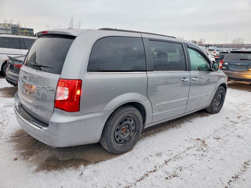 Photo 3 from auction – 2015 CHRYSLER TOWN & COU with VIN 2C4RC1CG1FR714909